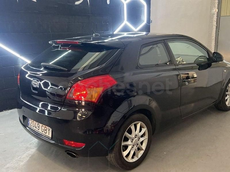 Usado Kia ProCeed Active 115 CV (84 kW) 2008 Negro Utilitario
