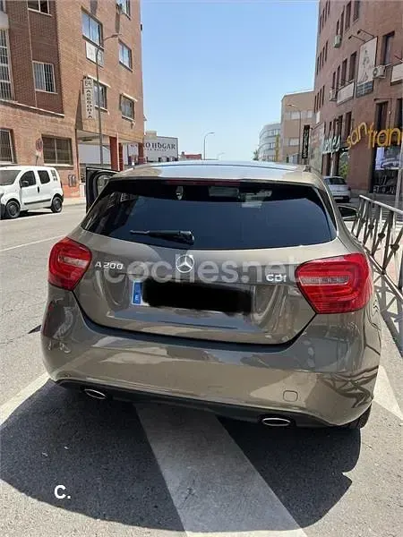 Usado Mercedes 200 75 CV (55 kW) 1993 Marrón Familiar