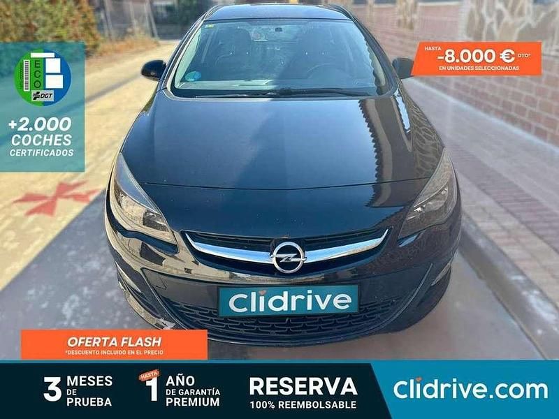 Usado Opel Astra Selective 140 CV (102 kW) 2014 Negro Familiar