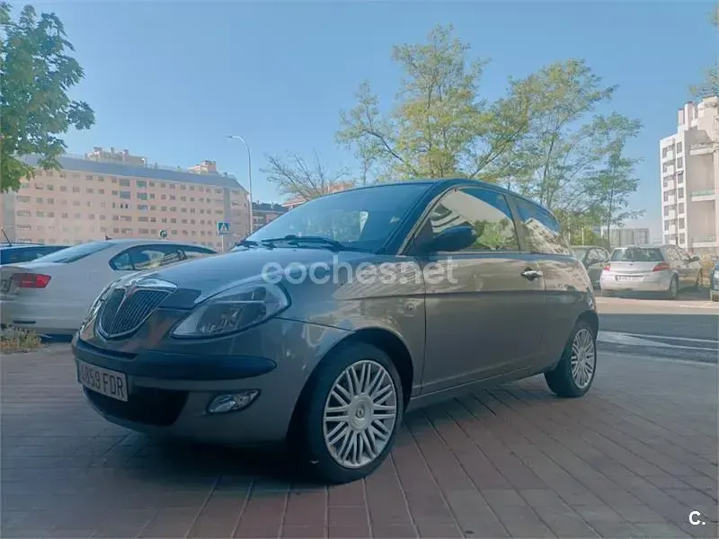 Usado Lancia Ypsilon 70 CV (51 kW) 2006 Marrón Utilitario