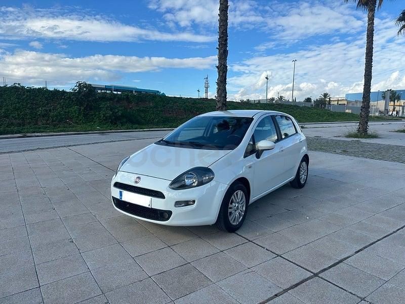 Usado Fiat Punto Easy 69 CV (50 kW) 2013 Blanco Berlina