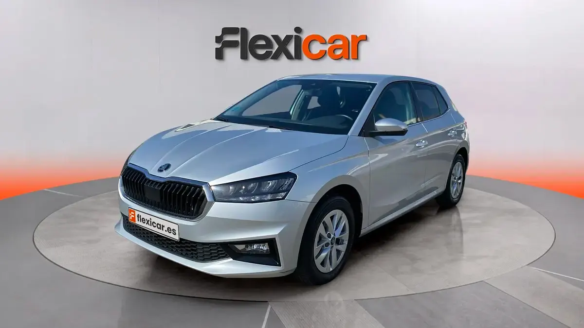 Usado Skoda Fabia Selection 95 CV (69 kW) 2025 Gris Utilitario