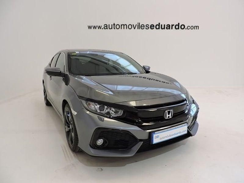Usado Honda Civic Elegance 129 CV (94 kW) 2018 Gris / plata Berlina