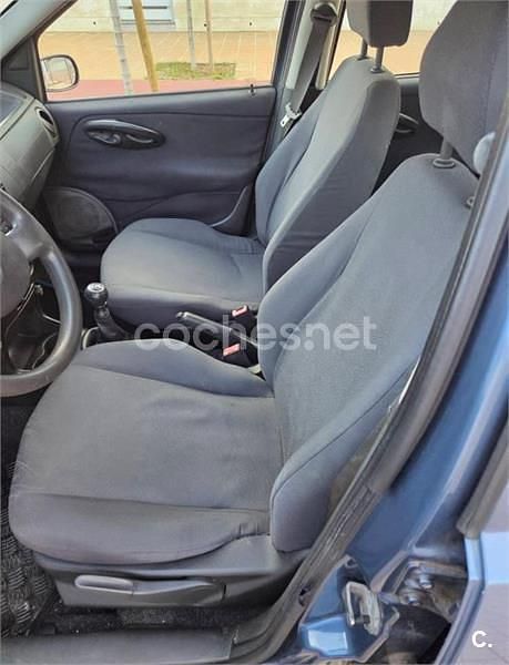 Usado Fiat Punto Dynamic 60 CV (44 kW) 2005 Azul Utilitario