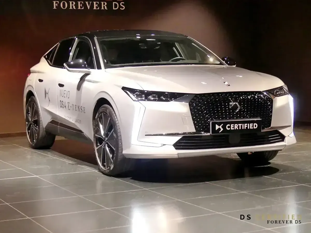 Usado DS Automobiles DS4 Rivoli 225 CV (165 kW) 2021 Gris SUV