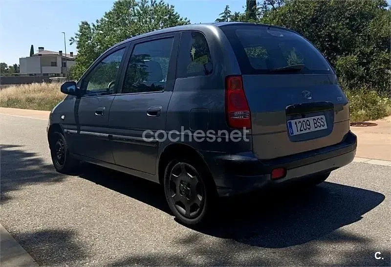 Usado Hyundai Matrix GLS 103 CV (75 kW) 2002 Azul Monovolumen