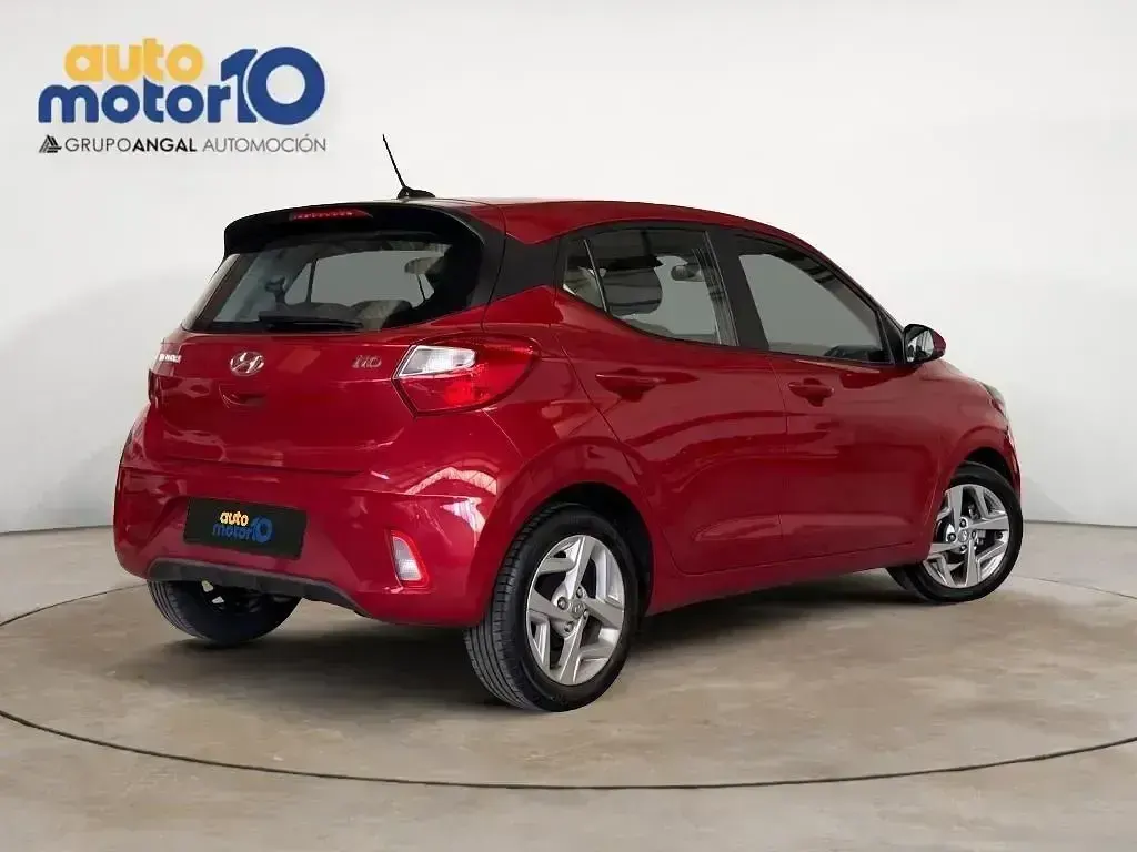 Usado Hyundai i10 67 CV (49 kW) 2021 Rojo Utilitario