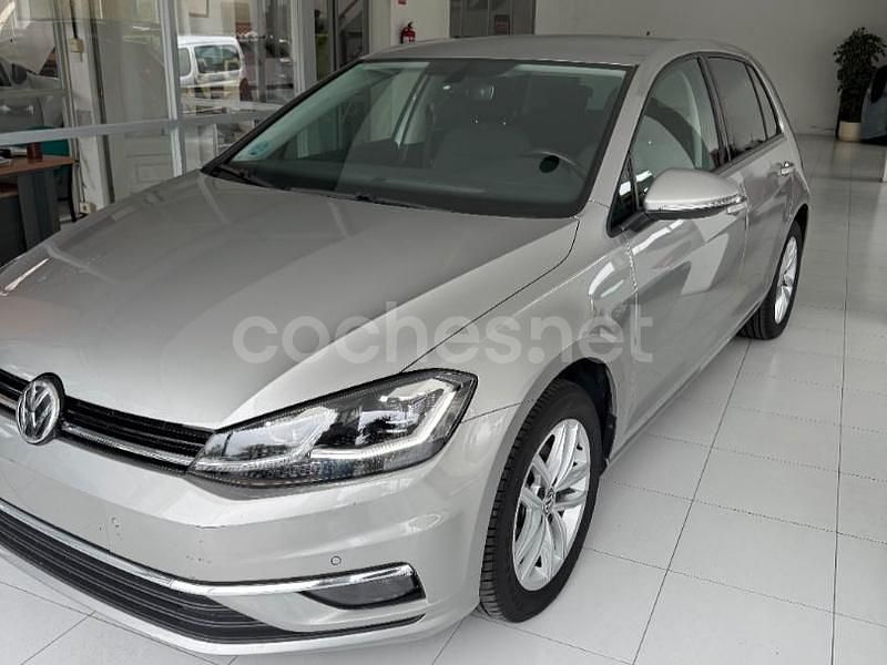 Usado VW Golf VII Advance 115 CV (84 kW) 2019 Gris / plata Berlina
