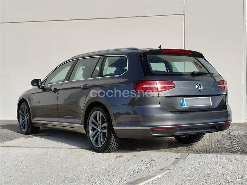 Usado VW Passat Sportline 150 CV (110 kW) 2015 Gris / plata Familiar