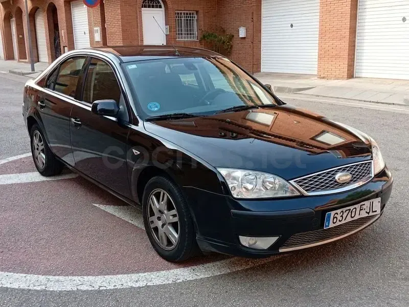 Usado Ford Mondeo Ghia 145 CV (106 kW) 2007 Negro Berlina