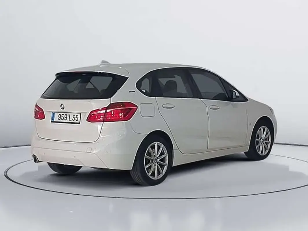 Usado BMW 225 Active Tourer iPerformance 224 CV (164 kW) 2018 Blanco Monovolumen