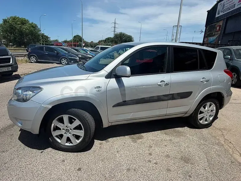 Usado Toyota RAV4 Premium 177 CV (130 kW) 2006 Gris / plata SUV