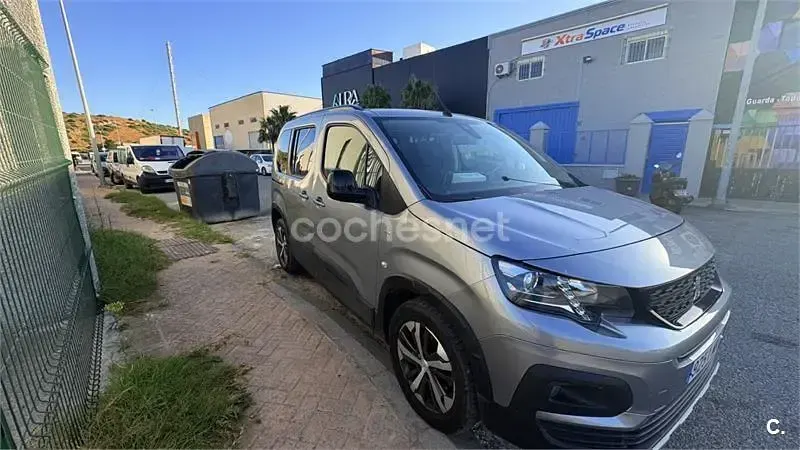 Usado Peugeot Rifter GT 130 CV (95 kW) 2023 Gris / plata Monovolumen