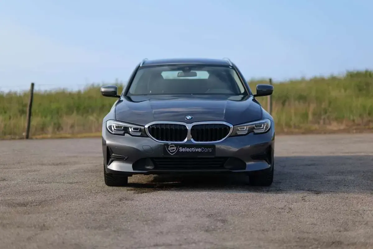 Käytetty BMW 318 Comfort Edition 150 HP (110 kW) 2021 Harmaa Farmari