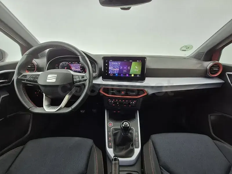 Usado Seat Arona FR 115 CV (84 kW) 2025 Rojo SUV