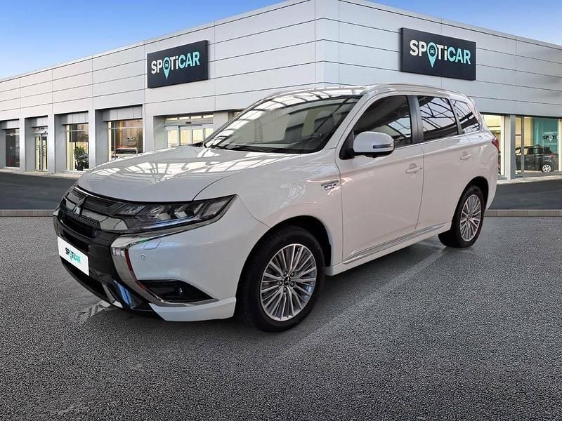 Blanco Usado 2018 Mitsubishi Outlander P-HEV SUV | 21.900 € (Un poco caro) - Imagen 1/4