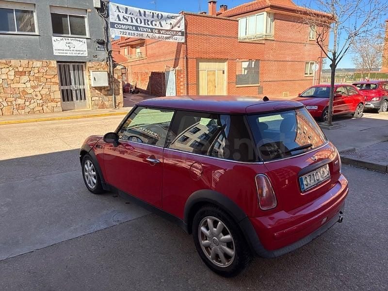 Usado Mini ONE 90 CV (66 kW) 2004 Rojo Utilitario