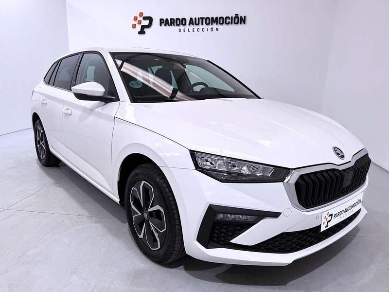 Usado Skoda Scala Selection 116 CV (85 kW) 2025 Blanco Utilitario