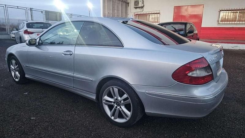 Usado Mercedes C220 Avantgarde 150 CV (110 kW) 2009 Gris Coupe