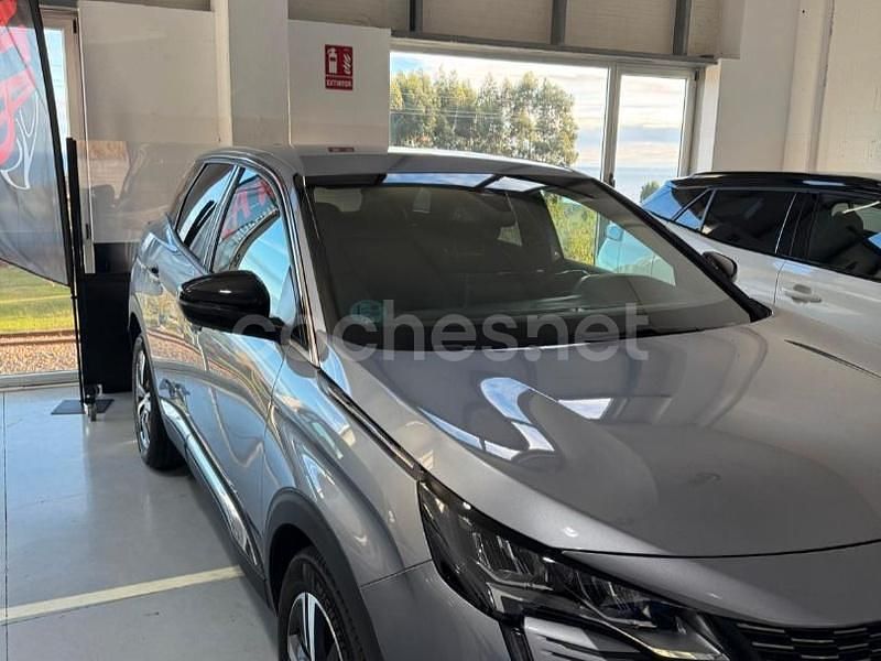 Usado Peugeot 3008 Allure 130 CV (95 kW) 2023 Gris / plata SUV