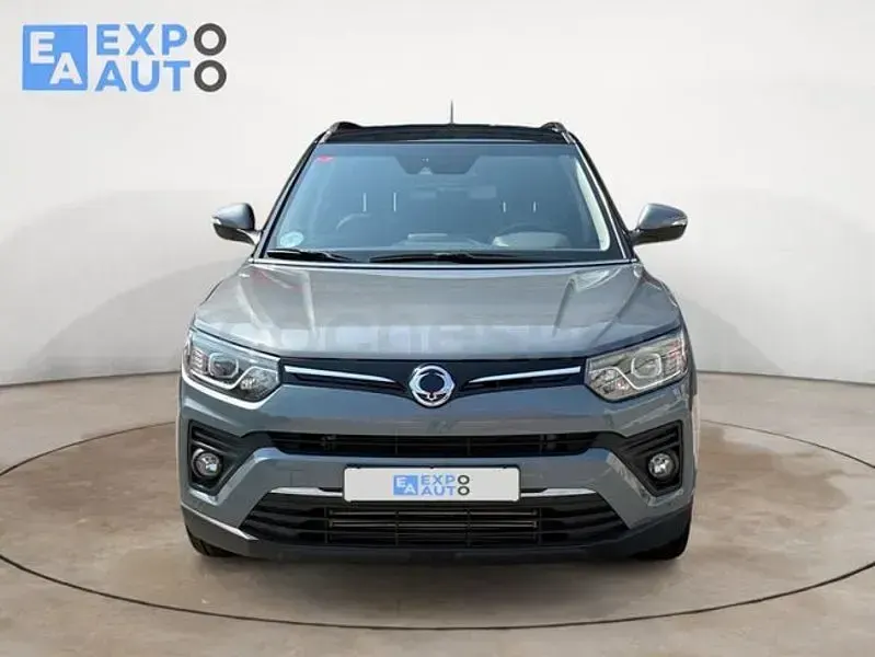 Usado SsangYong Tivoli 163 CV (119 kW) 2021 Gris / plata SUV
