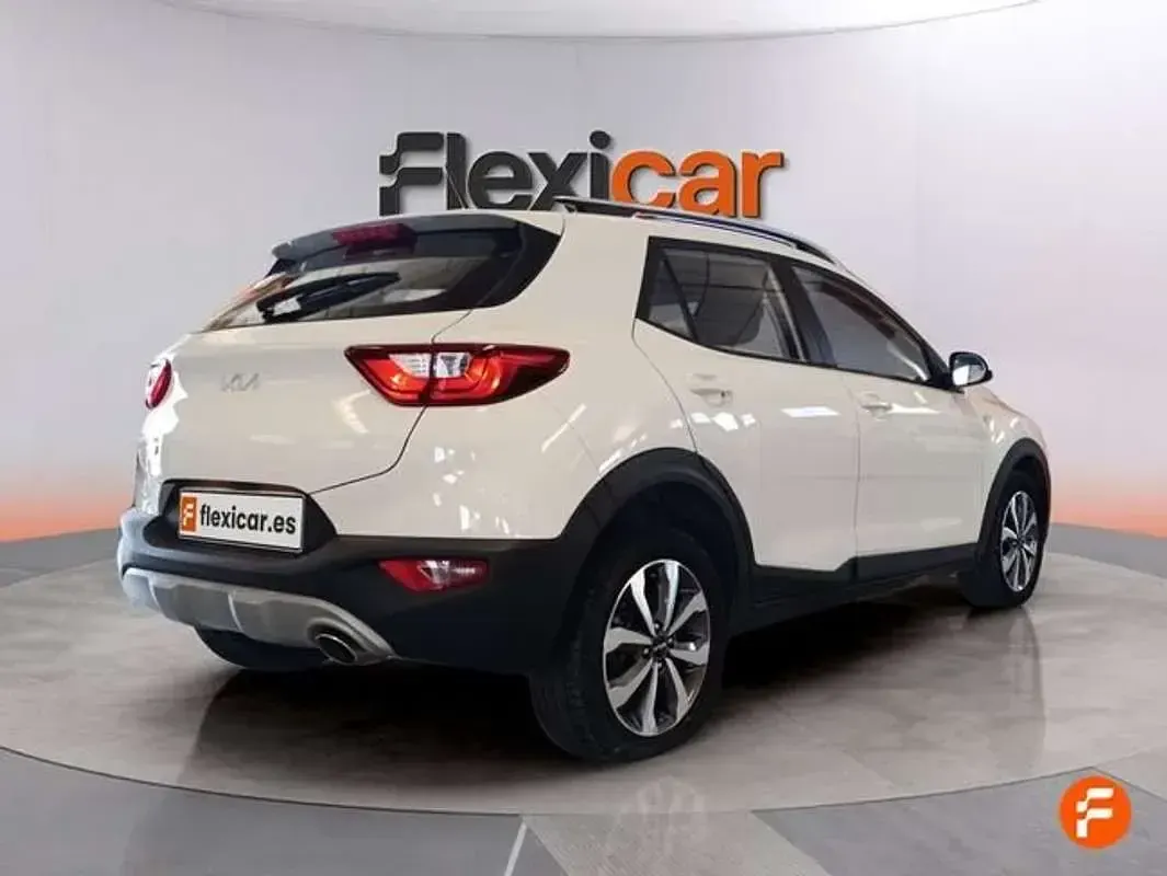 Usado Kia Stonic 120 CV (88 kW) 2021 Blanco SUV