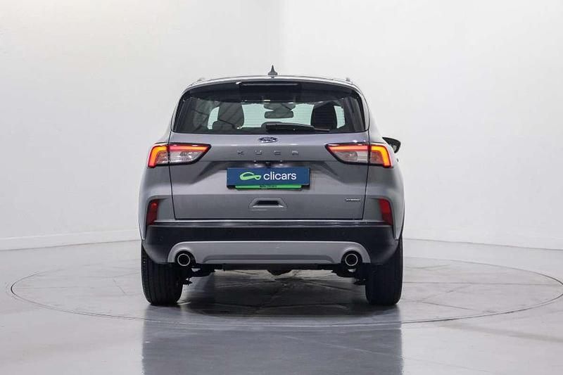 Usado Ford Kuga Titanium 190 CV (139 kW) 2022 Plateado SUV