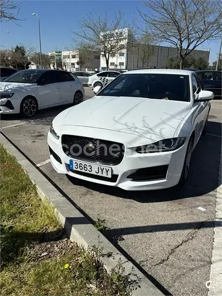 Usado Jaguar XE R-Sport 180 CV (132 kW) 2017 Blanco Berlina