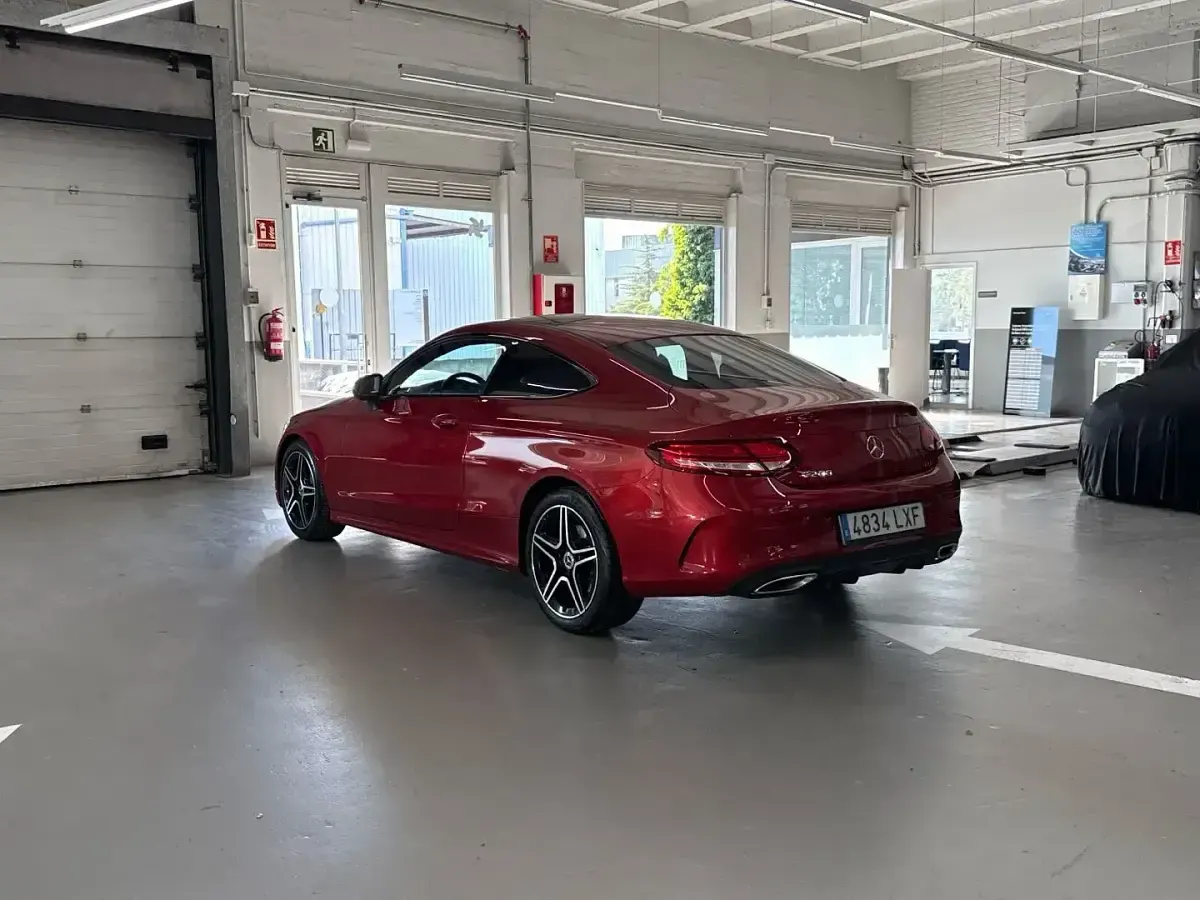 Usado Mercedes C200 184 CV (135 kW) 2022 Rojo jacinto Coupe