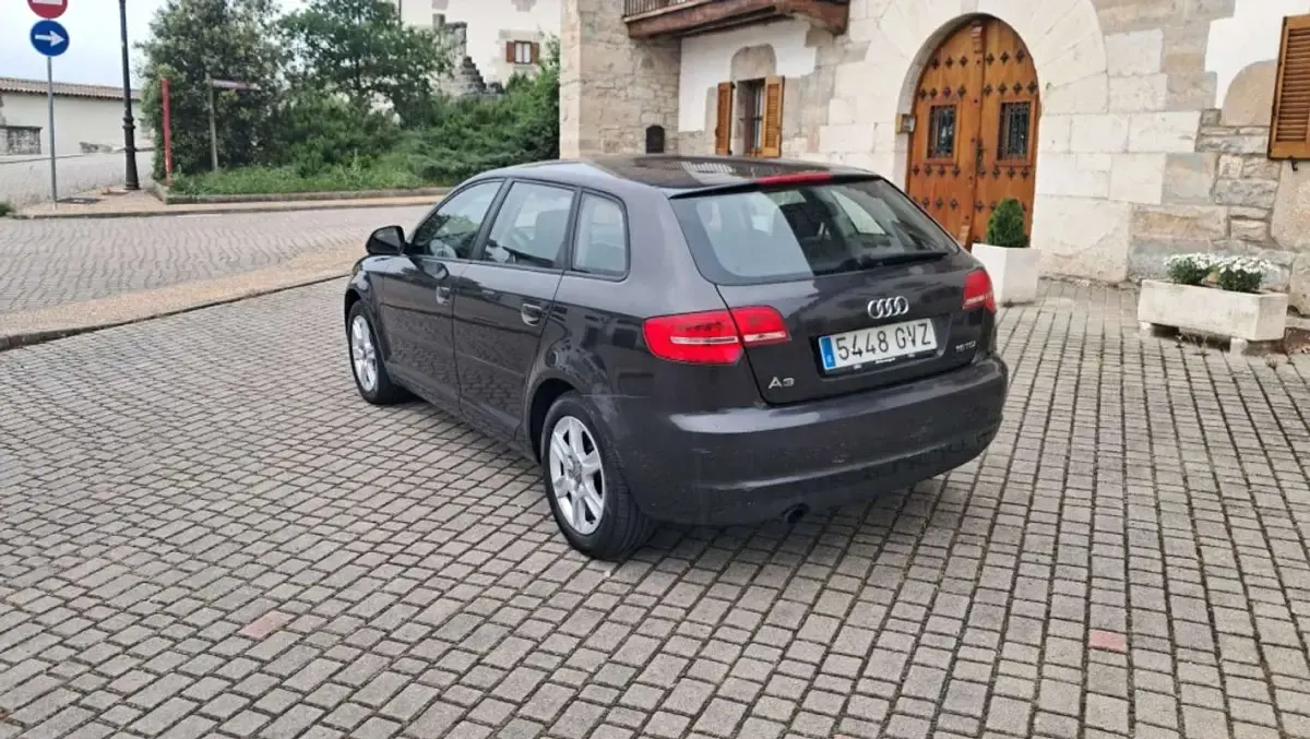 Usado Audi A3 Sportback Attraction 105 CV (77 kW) 2010 Utilitario