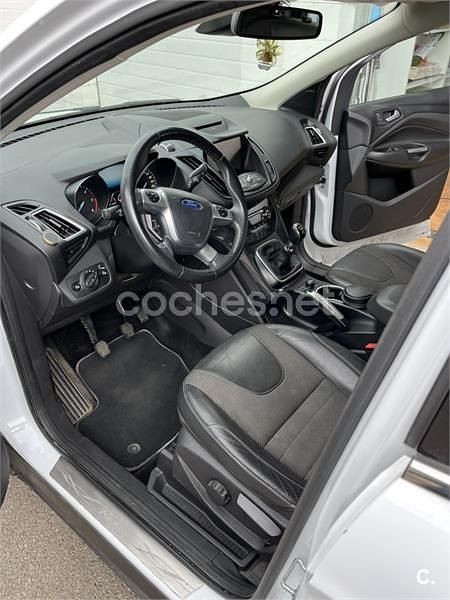 Usado Ford Kuga Titanium 120 HP (88 kW) 2015 Branco SUV