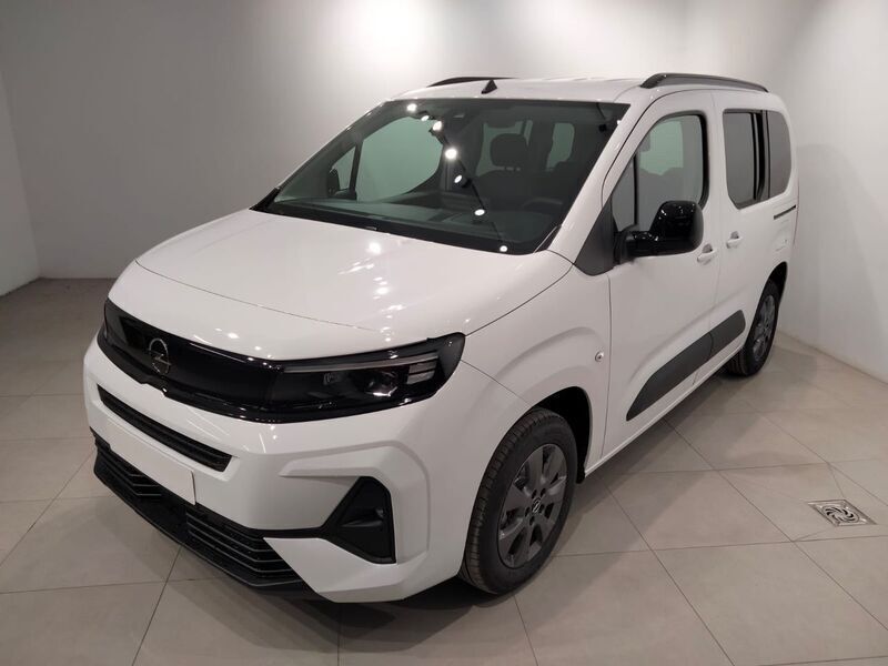 Blanco Nuevo 2024 Opel Combo S Monovolumen | 27.999 € (Caro) - Imagen 1/4