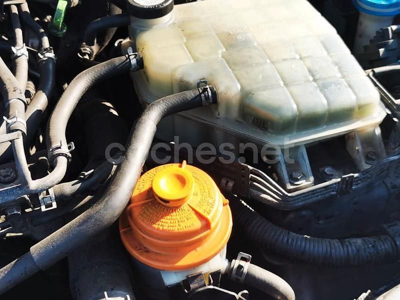 Usado Suzuki Grand Vitara 110 CV (80 kW) 2005 Gris / plata SUV