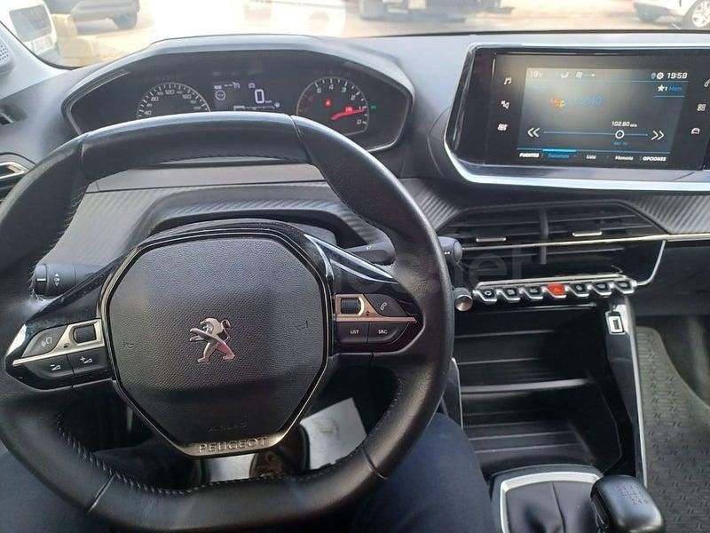 Usado Peugeot 208 Active 100 CV (73 kW) 2021 Blanco Utilitario