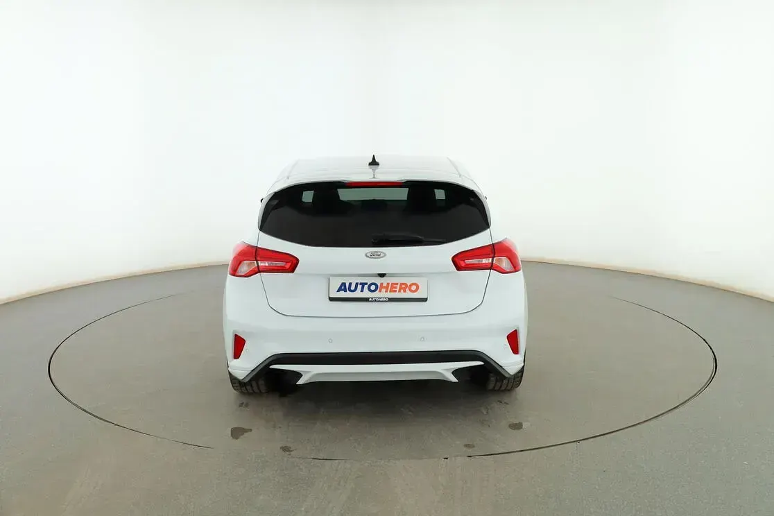 Usado Ford Focus ST 280 CV (205 kW) 2021 Blanco Berlina