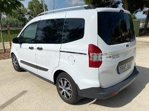 Usado Ford Tourneo Courier Ambiente 100 CV (73 kW) 2016 Blanco Monovolumen