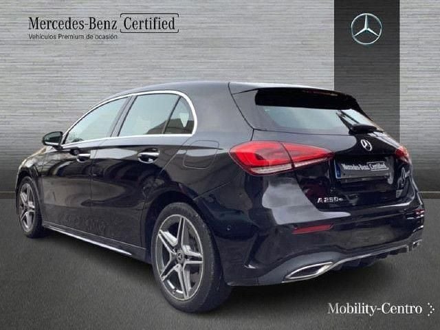 Usado Mercedes A250 AMG line 218 CV (160 kW) 2022 Negro cosmos Berlina