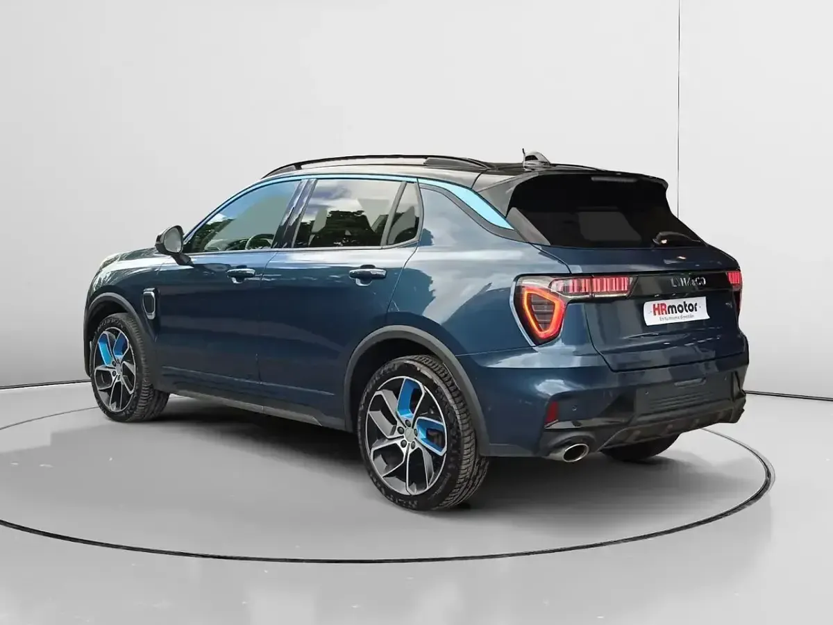Begagnad Lynk & Co 01 261 HK (191 kW) 2022 Blå SUV