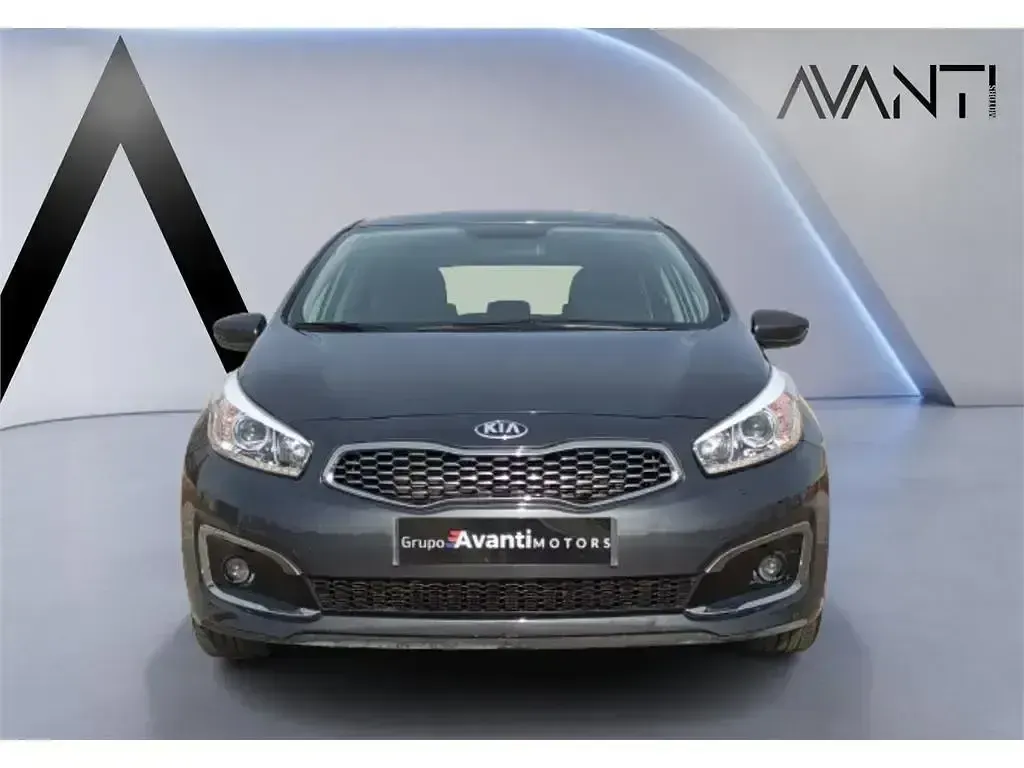 Usado Kia Ceed Plus 100 CV (73 kW) 2018 Gris Utilitario