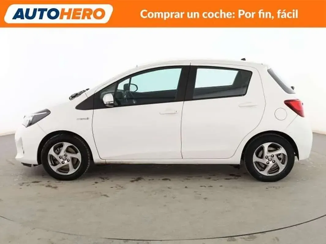 Usado Toyota Yaris Hybrid Active 99 CV (72 kW) 2015 Blanco Utilitario