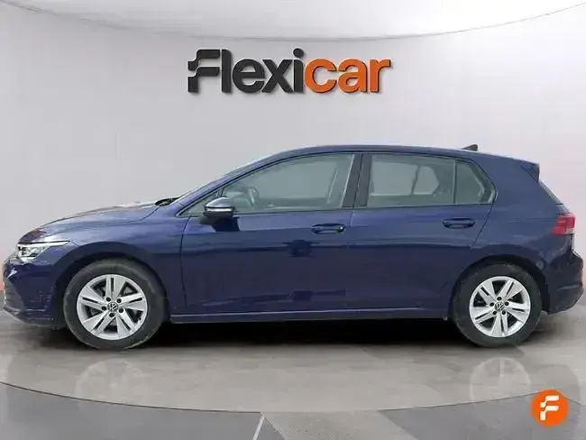 Usado VW Golf VIII 110 CV (80 kW) 2021 Azul Berlina