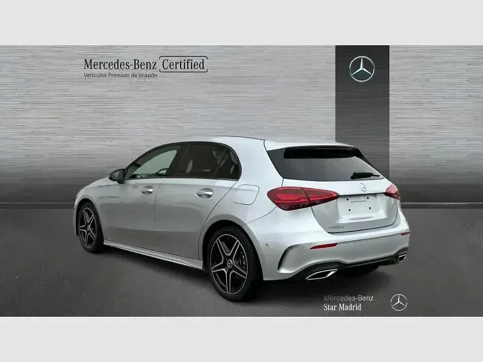Usado Mercedes A180 116 CV (85 kW) 2025 Gris Berlina