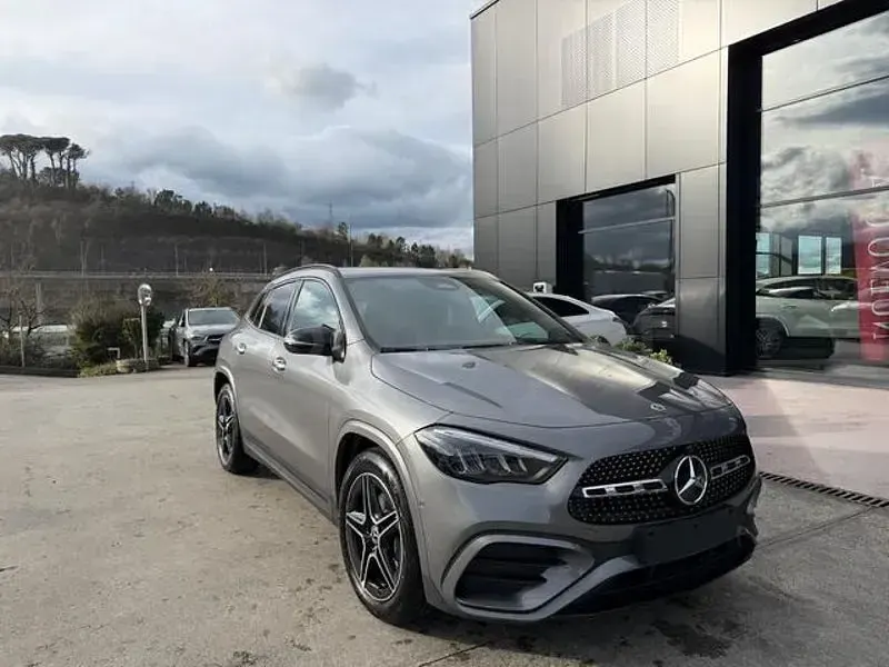 Nuevo Mercedes GLA200 163 CV (119 kW) 2026 Gris / plata SUV