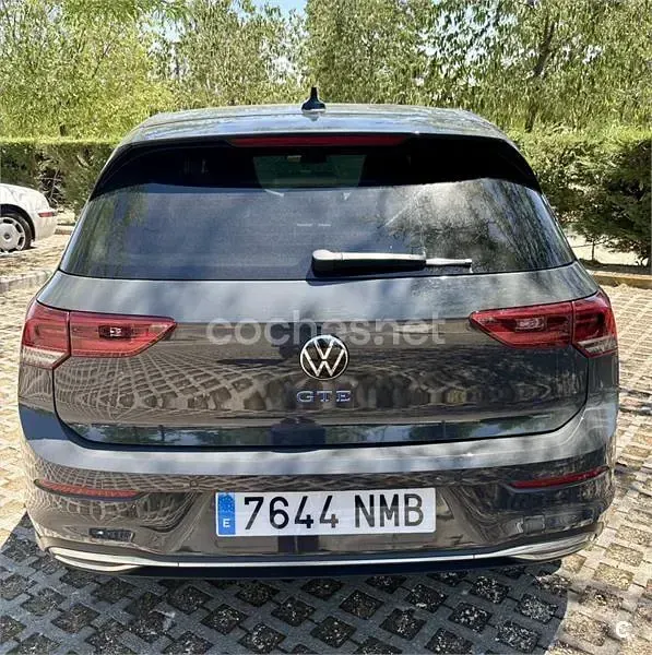 Usado VW Golf VIII GTE 245 CV (180 kW) 2022 Gris / plata Berlina