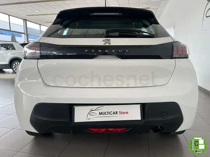 Usado Peugeot 208 Active 100 CV (73 kW) 2022 Blanco Utilitario