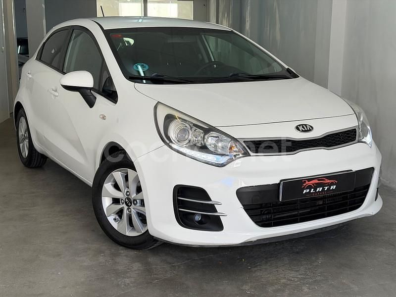 Blanco Usado 2016 Kia Rio Berlina | 7990 € (Precio justo) - Imagen 1/4