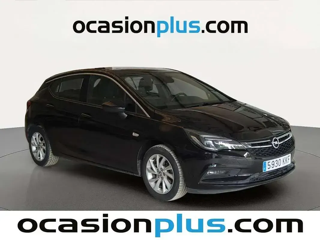 Usado Opel Astra Dynamic 125 CV (91 kW) 2018 Negro Utilitario