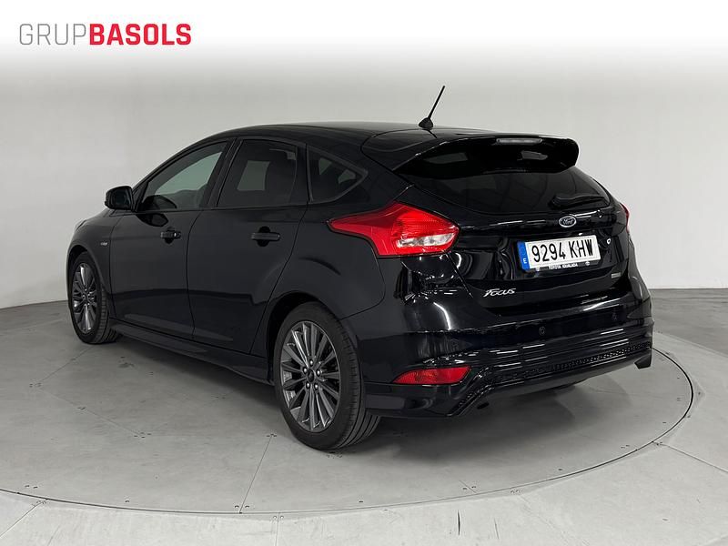 Usado Ford Focus ST-Line 125 CV (91 kW) 2018 Negro Berlina