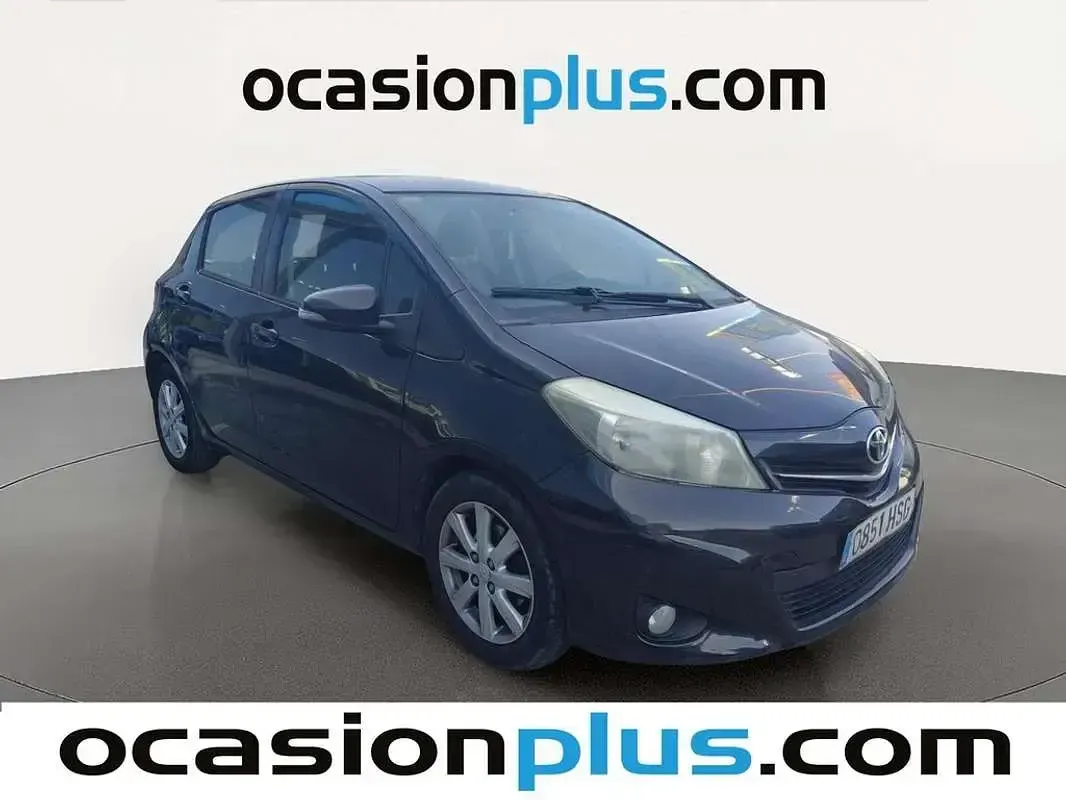 Usado Toyota Yaris Active 90 CV (66 kW) 2013 Negro Utilitario
