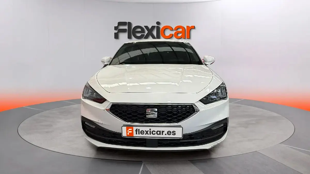 Usado Seat Leon Style 116 CV (85 kW) 2025 Blanco Familiar